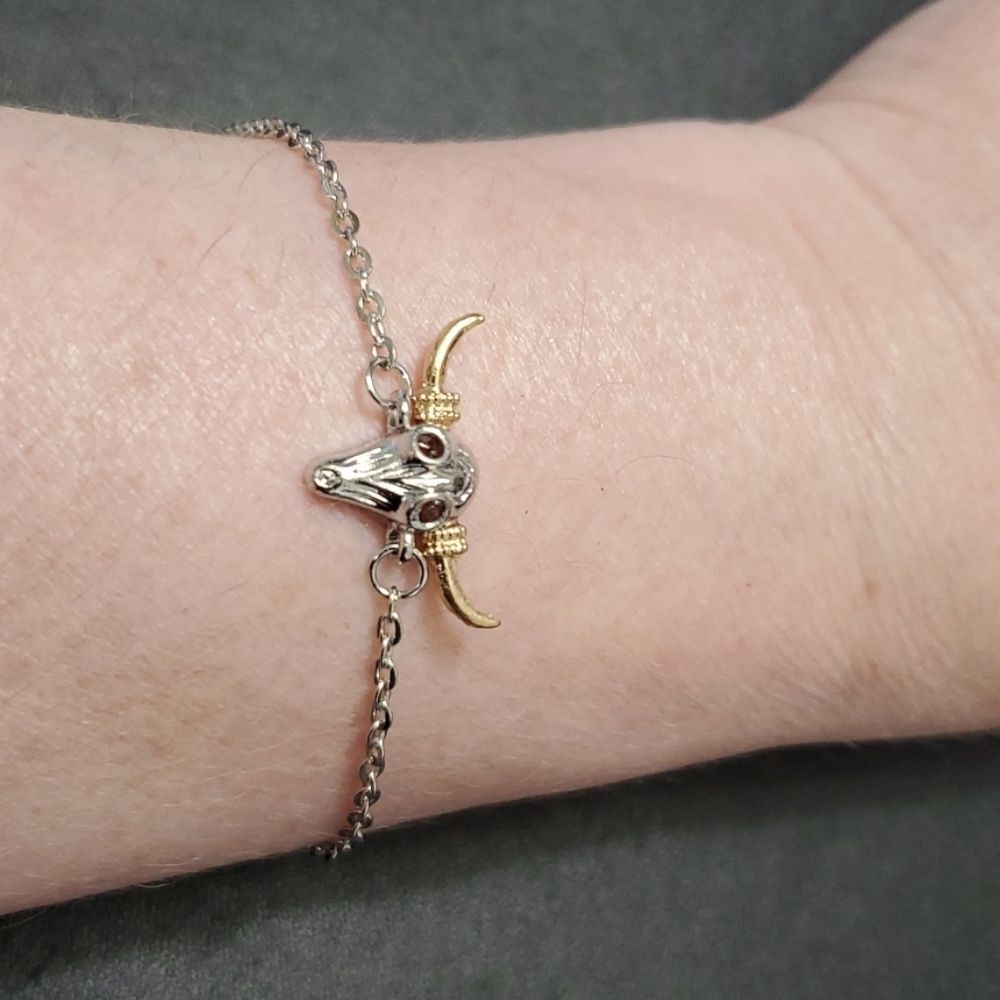Silver tone buffalo head bracelet 6-8" southwestern gold